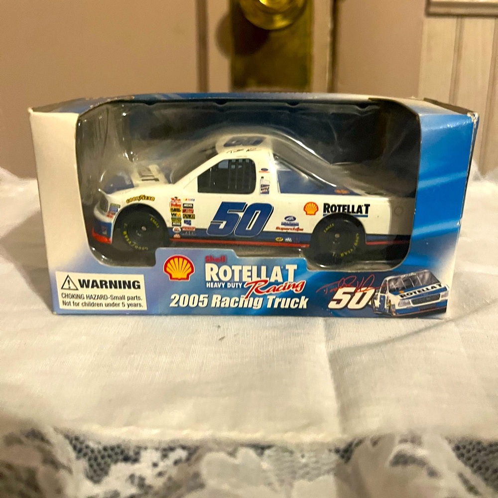 Shell Racing Truck - Picture 1 of 6